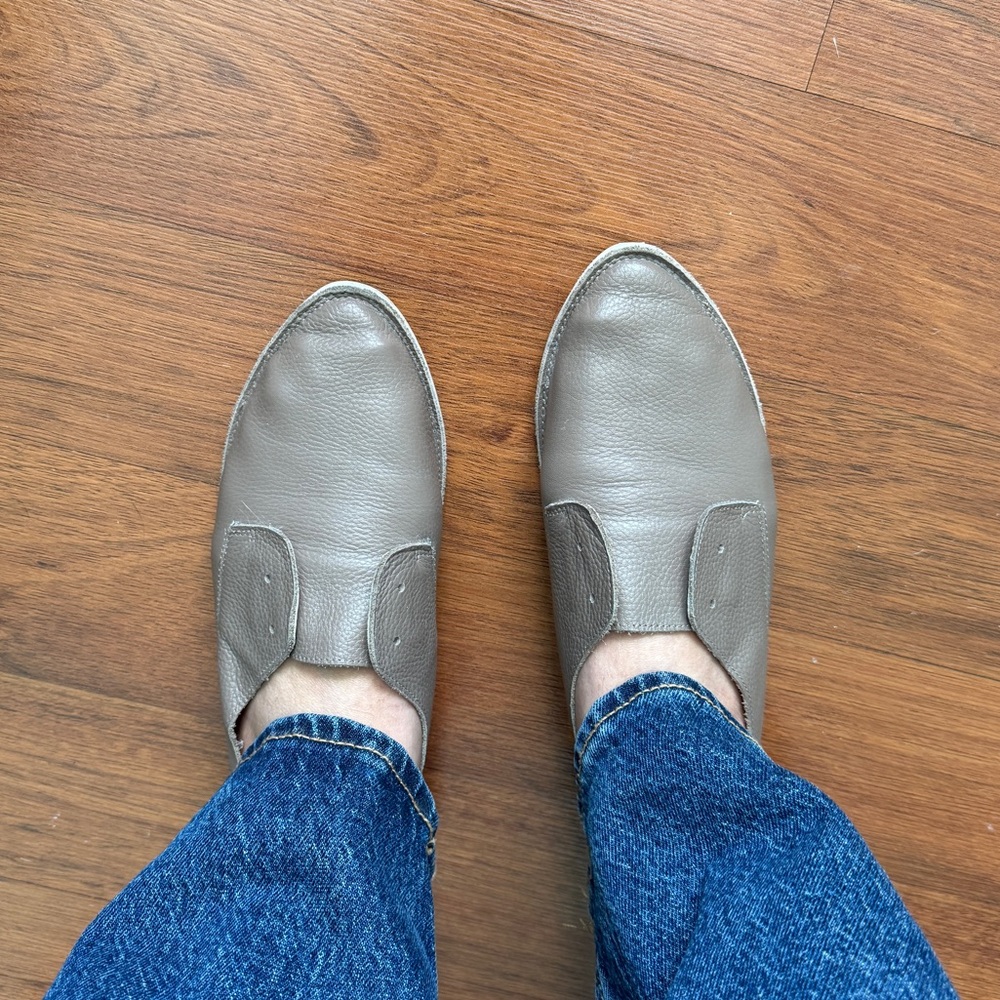 100% leather pointed toe flats